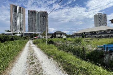 For Sale : Tanah Lot Banglo Geran Individu di Taman Mas - Kg Sri Aman Puchong