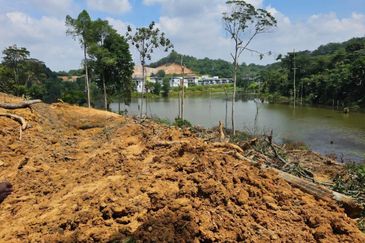 TANAH 3.2 EKAR  Persiaran Mokhtar Dahari, 47000 Shah Alam, Selangor 