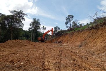 TANAH 3.2 EKAR  Persiaran Mokhtar Dahari, 47000 Shah Alam, Selangor 