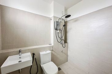 Verna Lake Villas @ Serene Heights