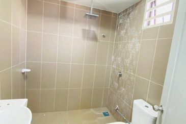 DOUBLE STOREY SEMI D CORNER IVORY PERDANA COLLEGE HEIGHTS NILAI