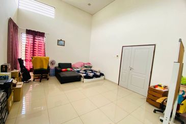 DOUBLE STOREY SEMI D CORNER IVORY PERDANA COLLEGE HEIGHTS NILAI
