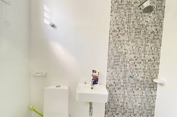 DOUBLE STOREY SEMI D CORNER IVORY PERDANA COLLEGE HEIGHTS NILAI