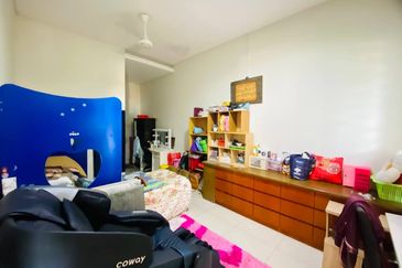 DOUBLE STOREY SEMI D CORNER IVORY PERDANA COLLEGE HEIGHTS NILAI