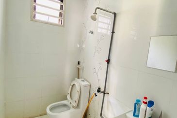 DOUBLE STOREY SEMI D CORNER IVORY PERDANA COLLEGE HEIGHTS NILAI