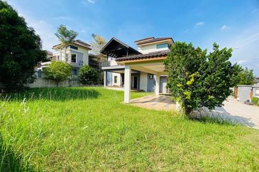 DOUBLE STOREY SEMI D CORNER IVORY PERDANA COLLEGE HEIGHTS NILAI