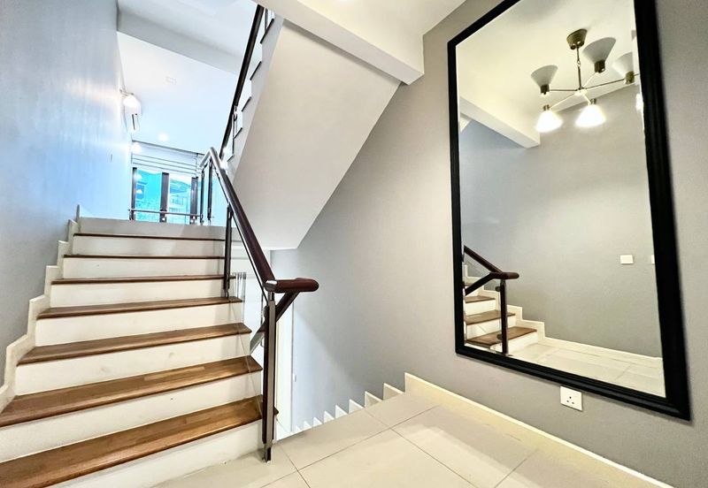 Mozart, Symphony Hills