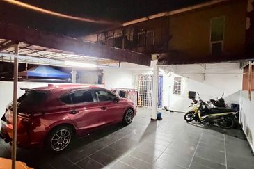 Jalan Semarak, Bukit Beruntung