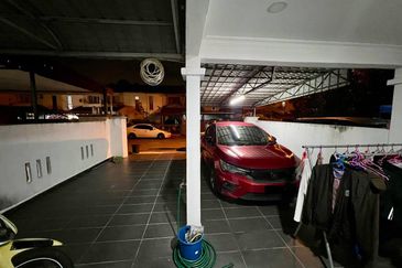 Jalan Semarak, Bukit Beruntung