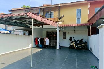 Jalan Semarak, Bukit Beruntung