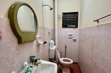 Jalan Semarak, Bukit Beruntung