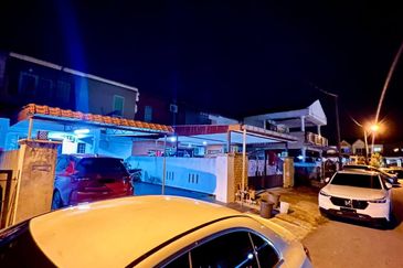 Jalan Semarak, Bukit Beruntung