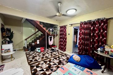 Jalan Semarak, Bukit Beruntung