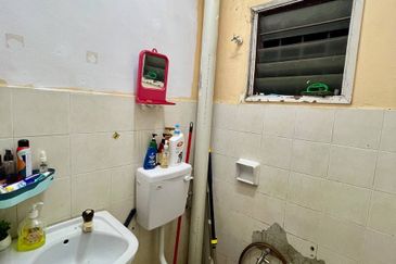 Jalan Semarak, Bukit Beruntung