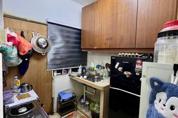 Jalan Semarak, Bukit Beruntung