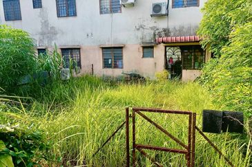 Jalan Semarak, Bukit Beruntung