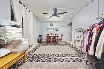 Flat Pandan Jaya Blok L13