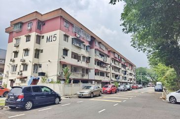 Flat Pandan Jaya Blok L13