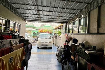 (FACING SURAU) DOUBLE STOREY AU2A KERAMAT 