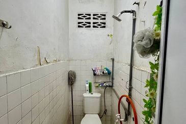 (FACING SURAU) DOUBLE STOREY AU2A KERAMAT 