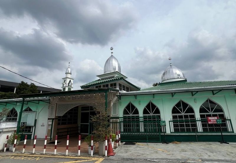 (FACING SURAU) DOUBLE STOREY AU2A KERAMAT 