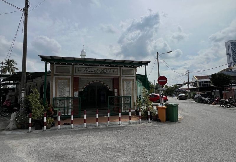 (FACING SURAU) DOUBLE STOREY AU2A KERAMAT 