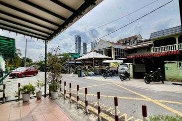 (FACING SURAU) DOUBLE STOREY AU2A KERAMAT 