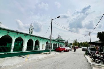 (FACING SURAU) DOUBLE STOREY AU2A KERAMAT 