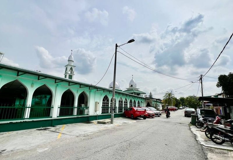 (FACING SURAU) DOUBLE STOREY AU2A KERAMAT 