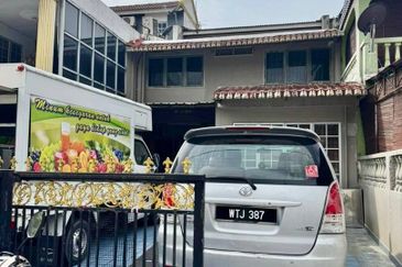 (FACING SURAU) DOUBLE STOREY AU2A KERAMAT 