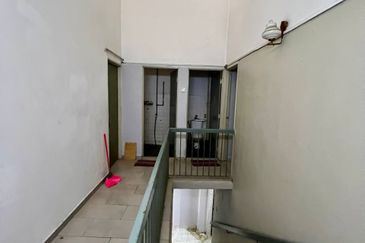 (FACING SURAU) DOUBLE STOREY AU2A KERAMAT 