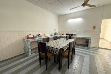 Jalan Limau Bali 4/4E