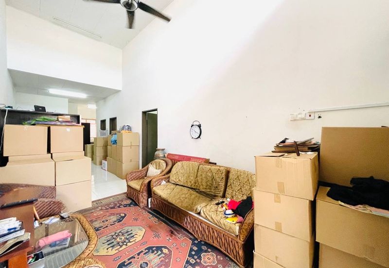 SINGLE STOREY TERRACE INTERMEDIATE HOUSE KRISTAL 2 BANDAR PUTERA 2 KLANG