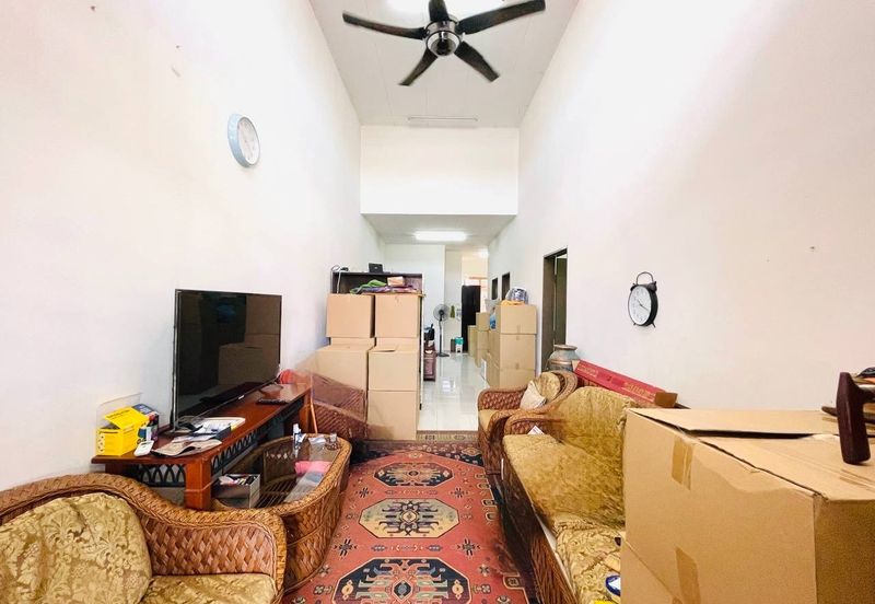 SINGLE STOREY TERRACE INTERMEDIATE HOUSE KRISTAL 2 BANDAR PUTERA 2 KLANG