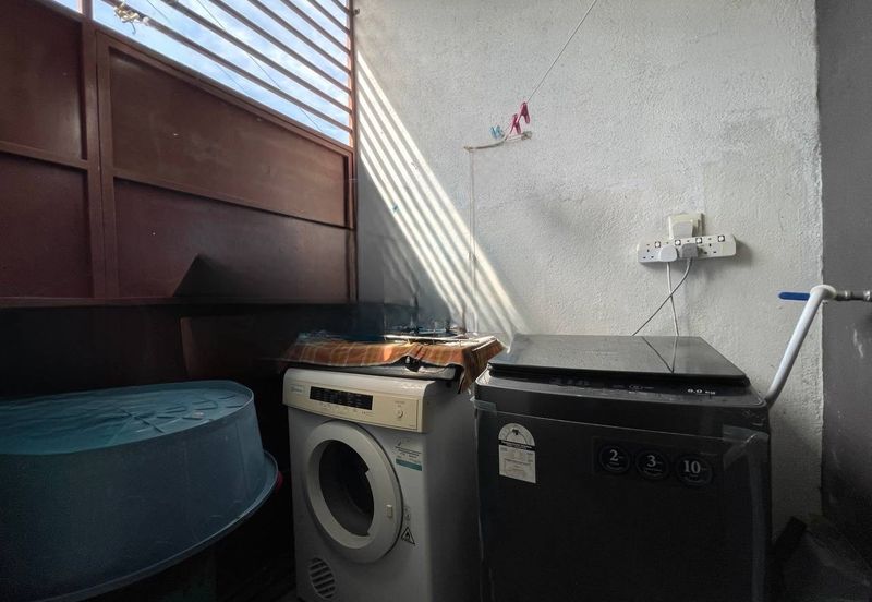 SINGLE STOREY TERRACE INTERMEDIATE HOUSE KRISTAL 2 BANDAR PUTERA 2 KLANG