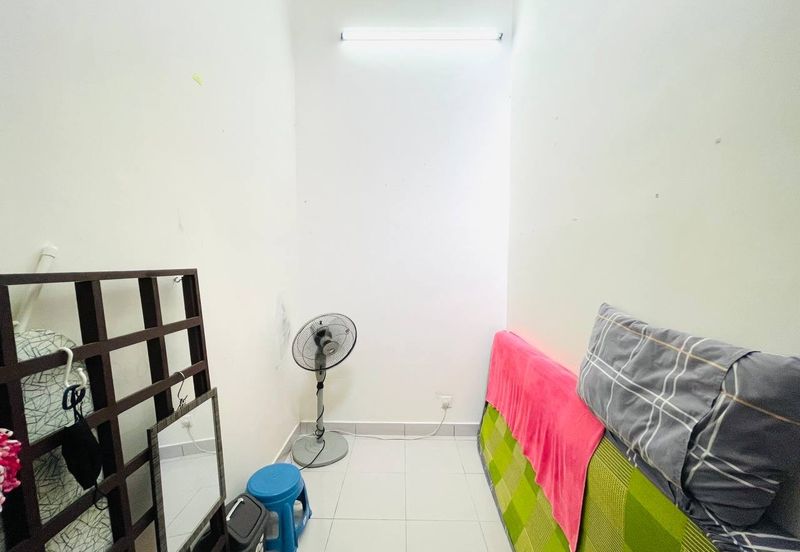 SINGLE STOREY TERRACE INTERMEDIATE HOUSE KRISTAL 2 BANDAR PUTERA 2 KLANG