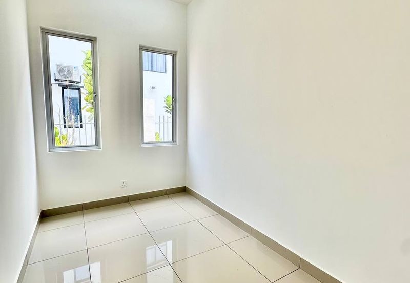 FACING OPEN Semi D Laman Sutera Seksyen U15 Shah Alam