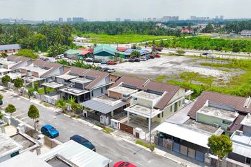 Single Storey Semi-D Taman Anggerik Permai 3 Lombong Timah Seksyen 29 Shah Alam 