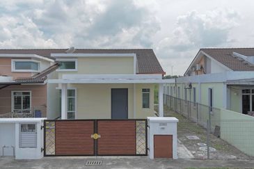 Single Storey Semi-D Taman Anggerik Permai 3 Lombong Timah Seksyen 29 Shah Alam 