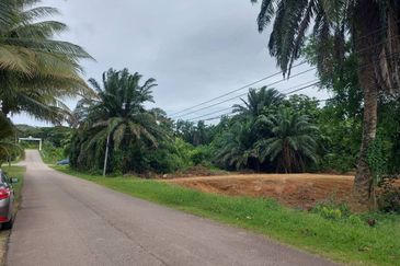 Tanah Lot Banglo Jasin Melaka   📍Kampung Tersusun Datuk M.Khidir Jasin Melaka 