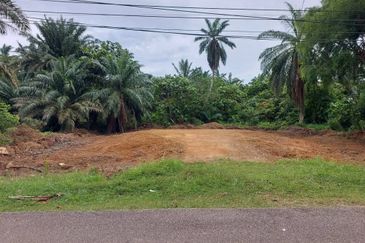 Tanah Lot Banglo Jasin Melaka   📍Kampung Tersusun Datuk M.Khidir Jasin Melaka 