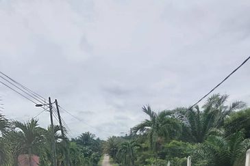 Tanah Lot Banglo Jasin Melaka   📍Kampung Tersusun Datuk M.Khidir Jasin Melaka 