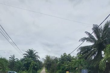Tanah Lot Banglo Jasin Melaka   📍Kampung Tersusun Datuk M.Khidir Jasin Melaka 