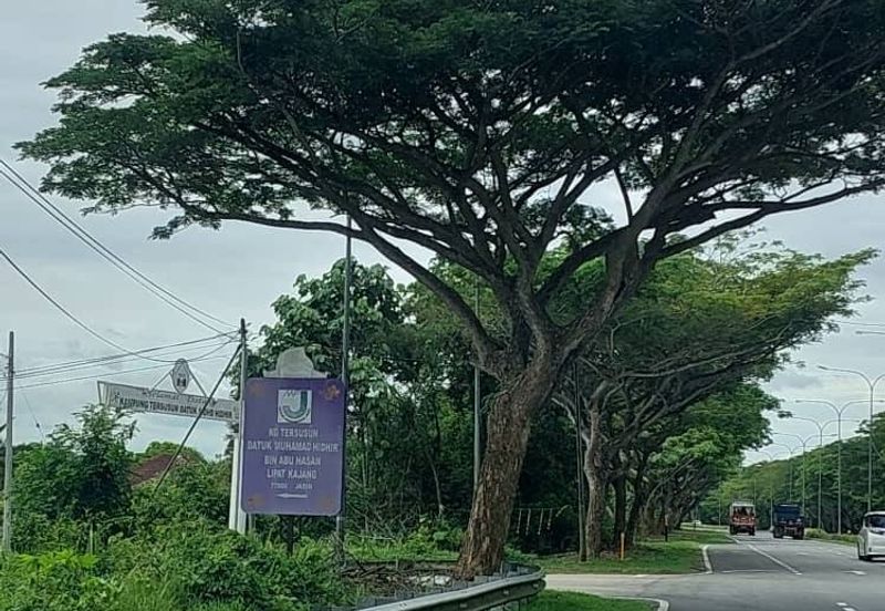 Tanah Lot Banglo Jasin Melaka   📍Kampung Tersusun Datuk M.Khidir Jasin Melaka 