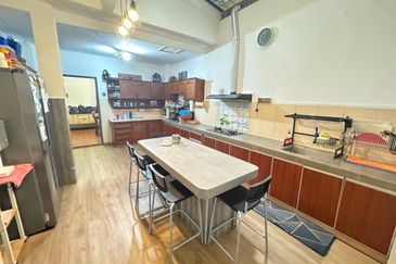 DOUBLE STOREY TERRACE HOUSE TAMAN WANGSA UKAY AMPANG. (near Giant Bukit Antarabangsa)