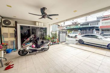 RENOVATED Double Storey Terrace Taman Selayang Indah, Selayang