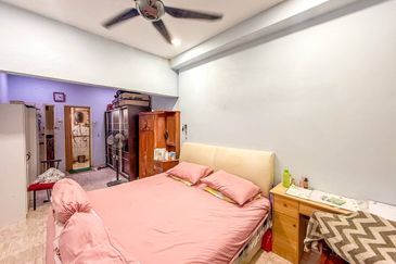 RENOVATED Double Storey Terrace Taman Selayang Indah, Selayang