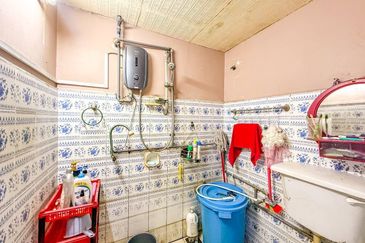 RENOVATED Double Storey Terrace Taman Selayang Indah, Selayang