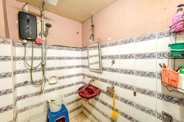 RENOVATED Double Storey Terrace Taman Selayang Indah, Selayang