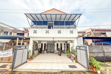 RENOVATED Double Storey Terrace Taman Selayang Indah, Selayang